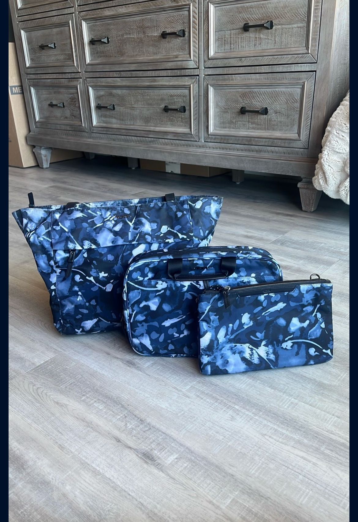 TUMI Travel Set Makeup Bag