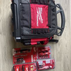  Milwaukee PACKOUT 15 in. Structured Tool Bag 