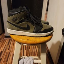 Jordan 1 Mid Olive Canvas Sz 10 Good Cond. $160