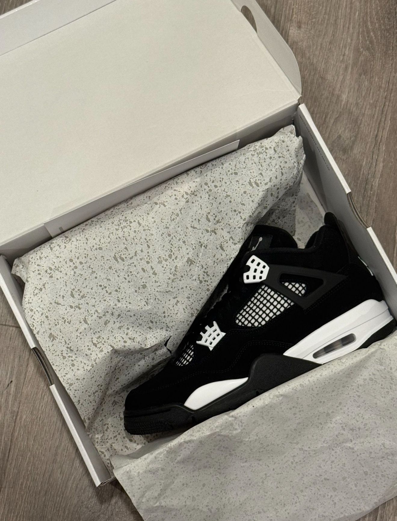 Jordan 4 White Thunder DS Size 10.5