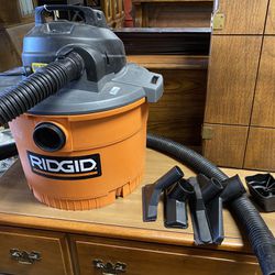 RIDGID 9 Gallon Wet/Dry Vacuum (Comes with 4 Attachments) 