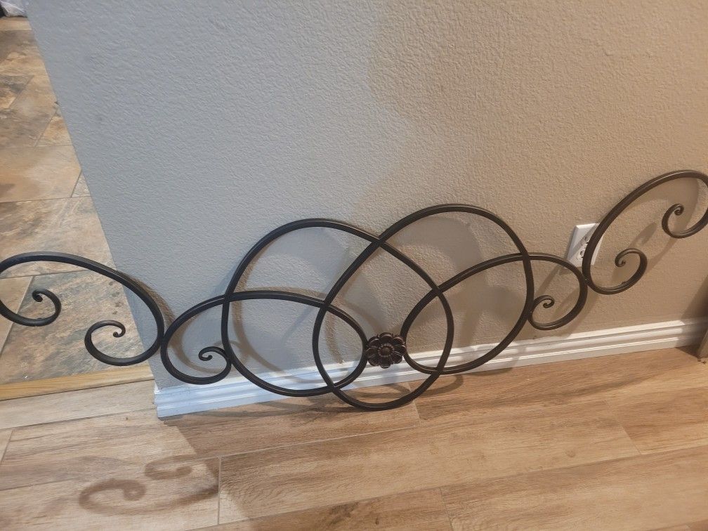 Frames & Metal Wall Decor