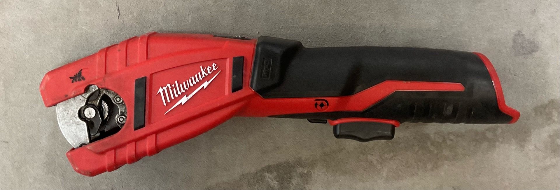 Milwaukee M12 Lithium-Ion Cordless Copper Tubing Cutter