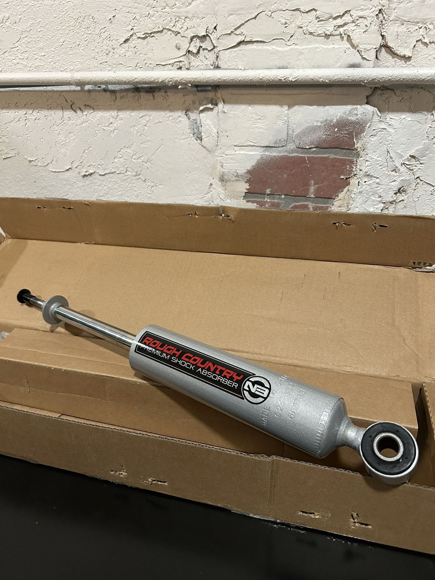 Chevy Silverado (01-10) - Rough Country N3 Front Shocks