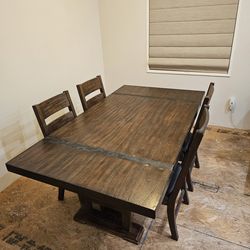 Kitchen table with 4 chairs