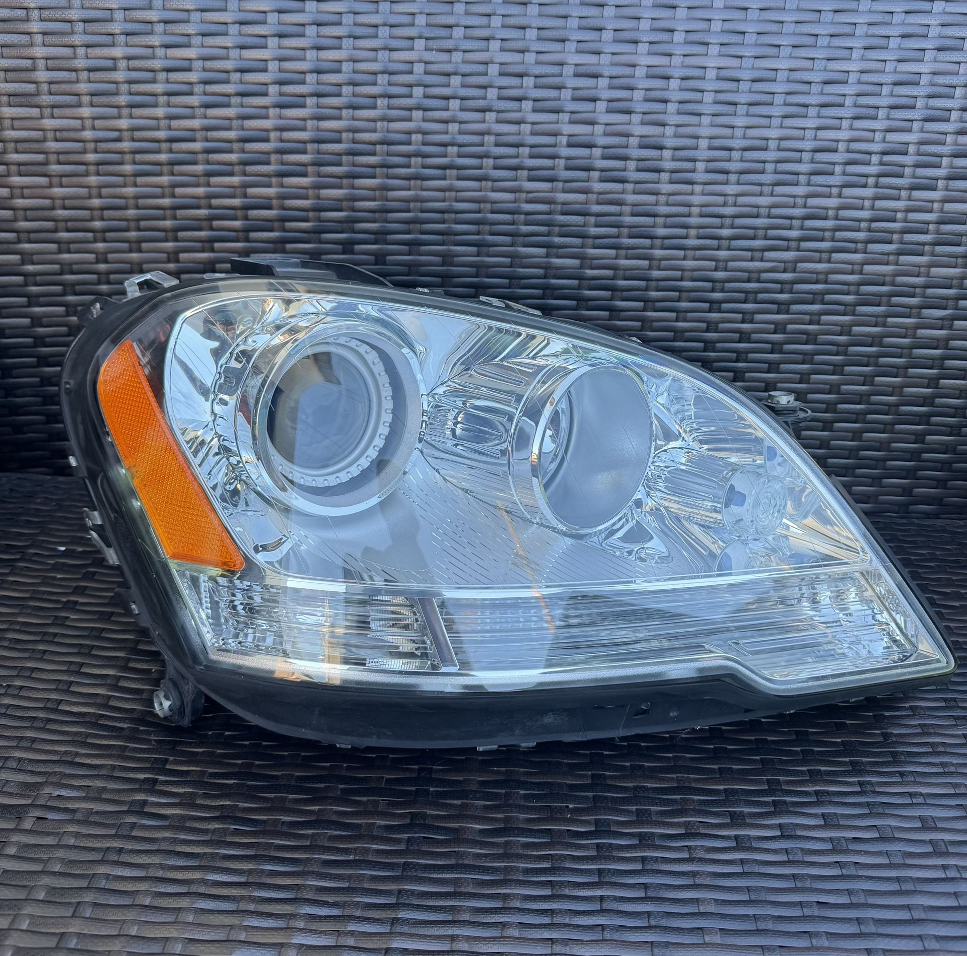 2009 2010 2011 MERCEDES-BENZ ML350 HEADLIGHT RIGHT PASSENGER SIDE XENON A1(contact info removed)61 OEM