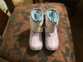 Carter Toddler Girls Light Up Snow Boots Size 8 Brand New
