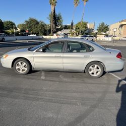 2004 Ford Taurus