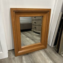 Vintage wall mirror 26,3” x 22”. Weight-17 lb.