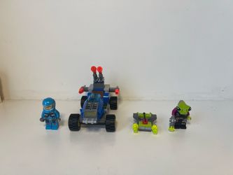 7050 LEGO Alien Conquest Alien Defender