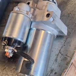 Mini Starter Oem 95 To 99 5.7 Fits Older Years 350 454 Used Shorter Bolts 1970s  To 80s. Used Onlt On Run Stand. Like New. 35th Ave And McDowell Phx 
