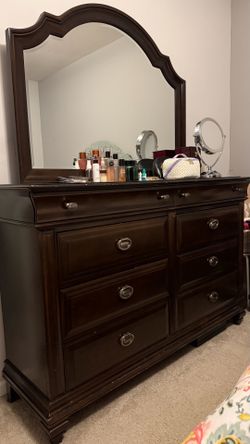 2 Night Stand and 1 Vanity