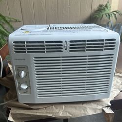 Air Conditioner  Frigidaire 