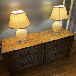 2 Nightstand With Lamps 