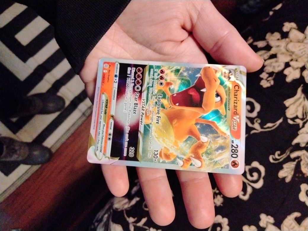 V star Charizard Pokemon Card