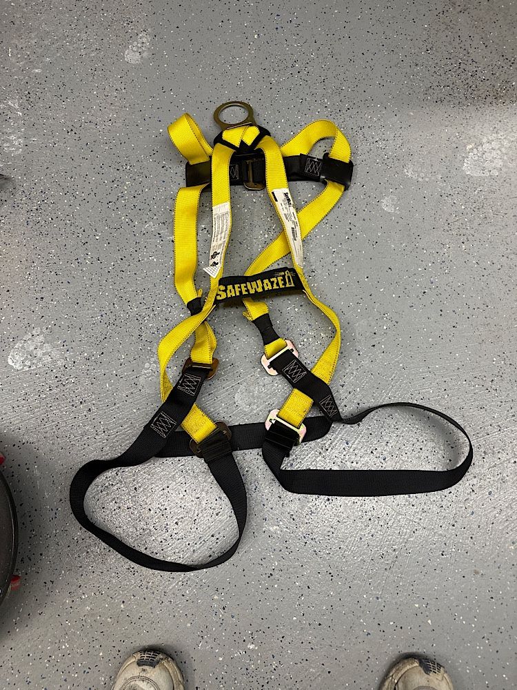 SafeWaze Universal Safety Harness 10910.