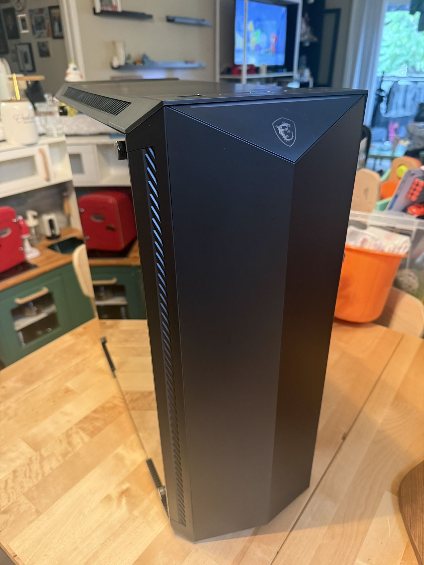 MSI GUNGNIR 100 Mid-tower PC Case ARGB LIGHTING