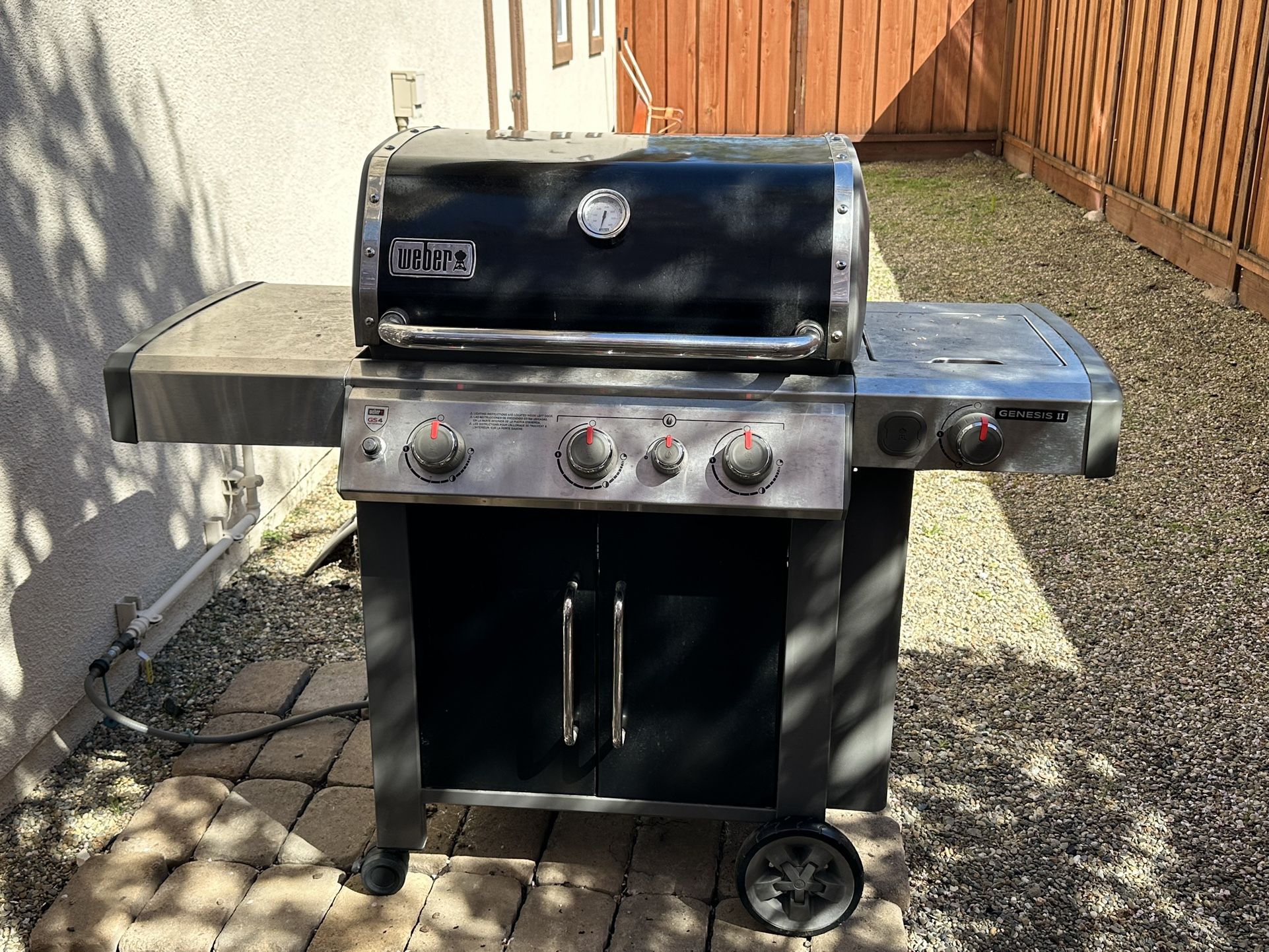 Weber Genesis 3-Burner Natural Gas BBQ with Side Burner