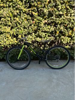 Trek Wahoo 26” Mountain Bike - Black/Lime Green - Excellent Condition