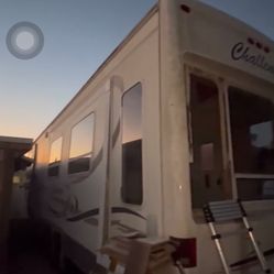 35ft Fifth Wheel RV