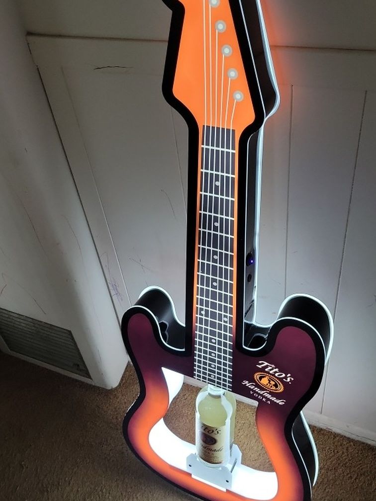 πΈπ₯πΎ TITO'S VODKA GUITAR BOTTLE PRESENTER BEER SIGN πΈπ₯πΎ