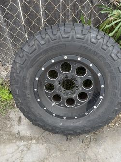 Discover Lt 295 70 17