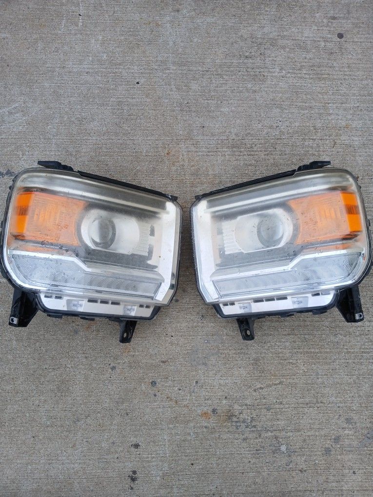 2018 GMC Sierra Headlights