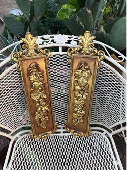 2 Syroco Wall Plaques
