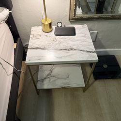 Modern 3-Piece Living Room Set – End Table, Coffee Table, & Console Stand – $150 (Set Price Or We Can Discuss Single-Item Purchasing)