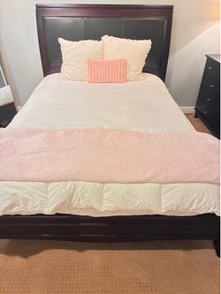 QUEEN SIZE BED