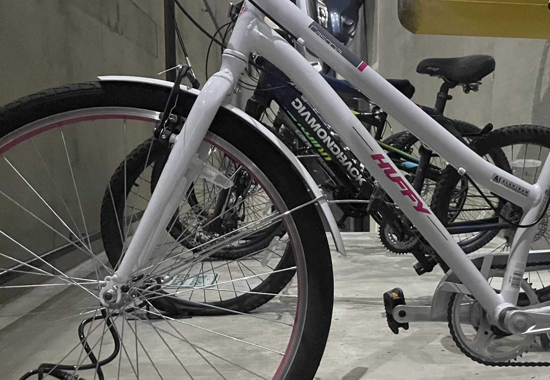 Huffy Casoria Women's Comfort Bike, White And Pink 27.5-inch