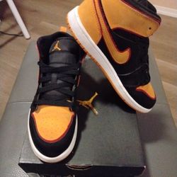 Little Kid's 3Y Jordan 1 Mid SE "Black Vivid Orange" (FJ4925 008) Size 3*