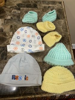 Mixed hats and booties