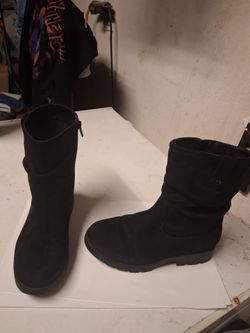 Young girl White Mountain Black Suede boots