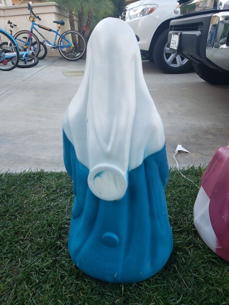 Mary and Joseph Christmas lawn decorations