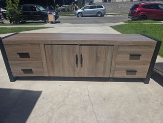 Tv stand / credenza