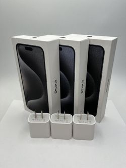 **BRAND NEW** iPhone 15 Pro Max - 256GB - Unlocked - Fast Charger Included !