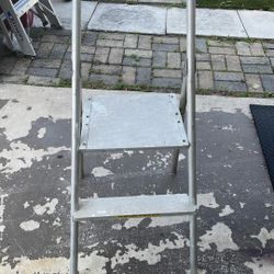 2 Ft Step ladder 