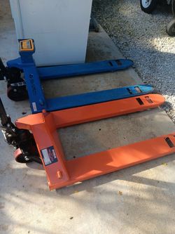 Pallet jacks