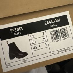 Spence Leather Flared Heel Chelsea Boots in Black | Dr. Marten