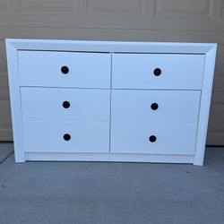 Dresser White 4-Drawers 