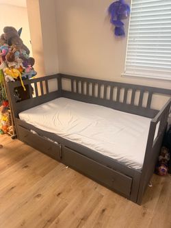Gray Wood Daybed with Storage Drawers
