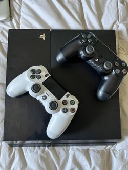 PS4 W 2 New Controllers.