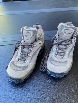 Columbia Hiking Boots Women’s 8.5