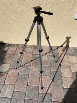 3 FEET CAMERA TRIPOD NEVER USED $20