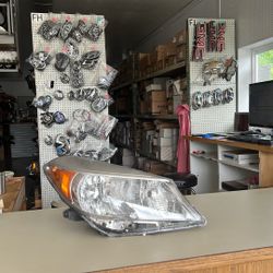 2012 To 2014 Toyota Yaris Headlight Passenger Side Assembly #237 FB204