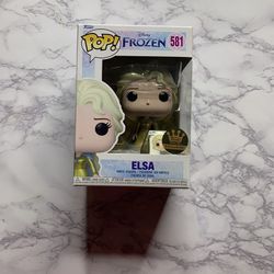Pop! Elsa (Gold) with Pin