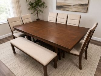 City Furniture Park City Solid Wood Expandable Dining Set – Seats 9 – Excellent Condition