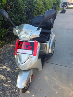 Three well scooter