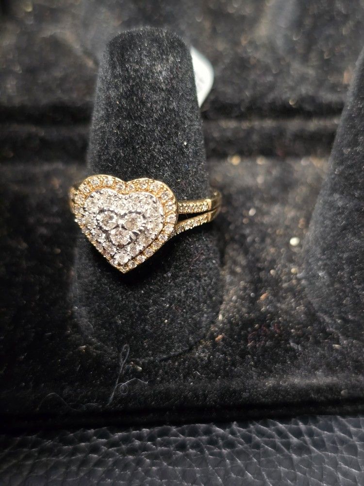 10k Gold Heart Diamond Ring